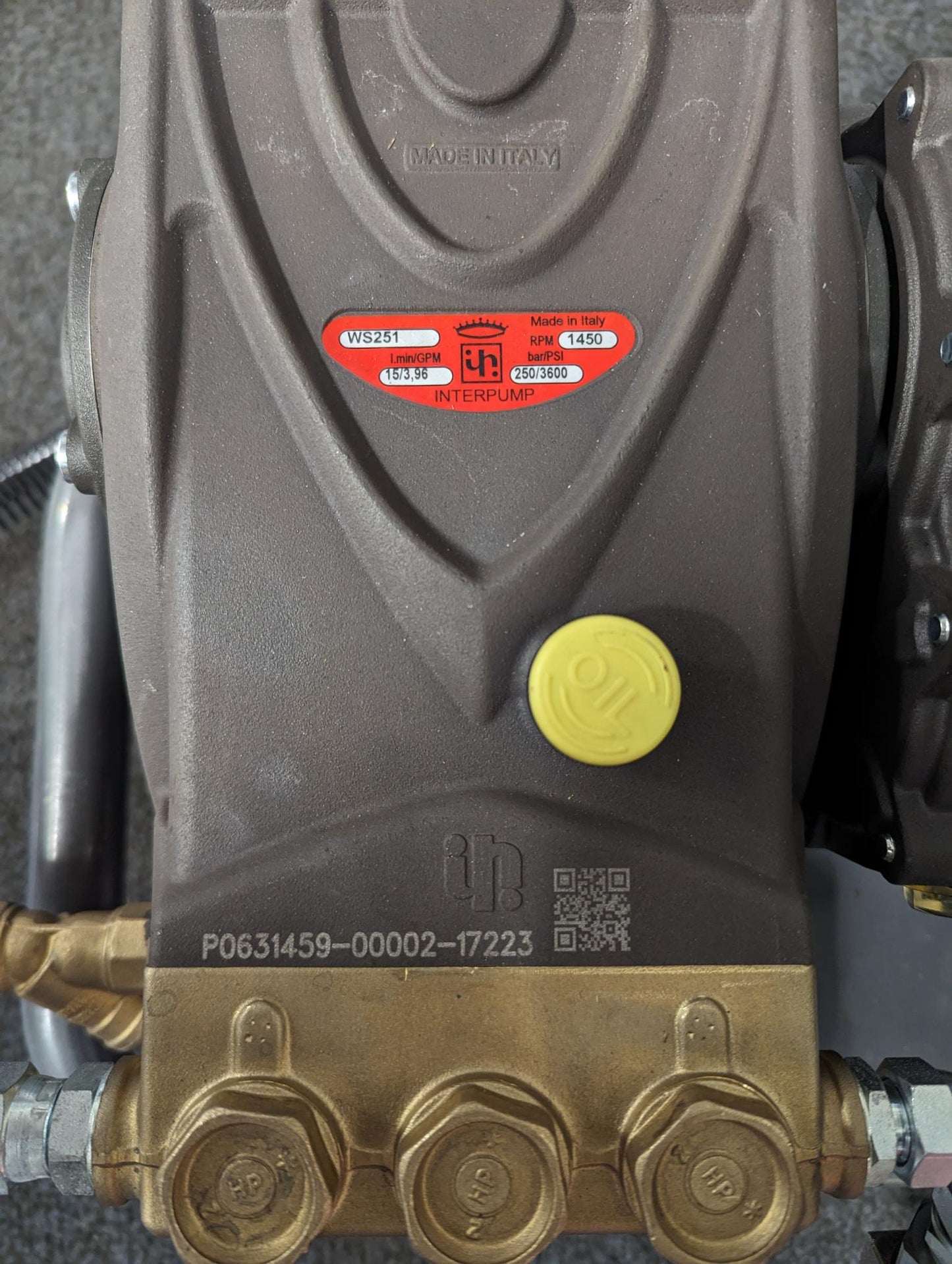BOSS BOYS PM15250 maximum pressure washer side view showing Honda GX390 engine and Interpump WS251 pump